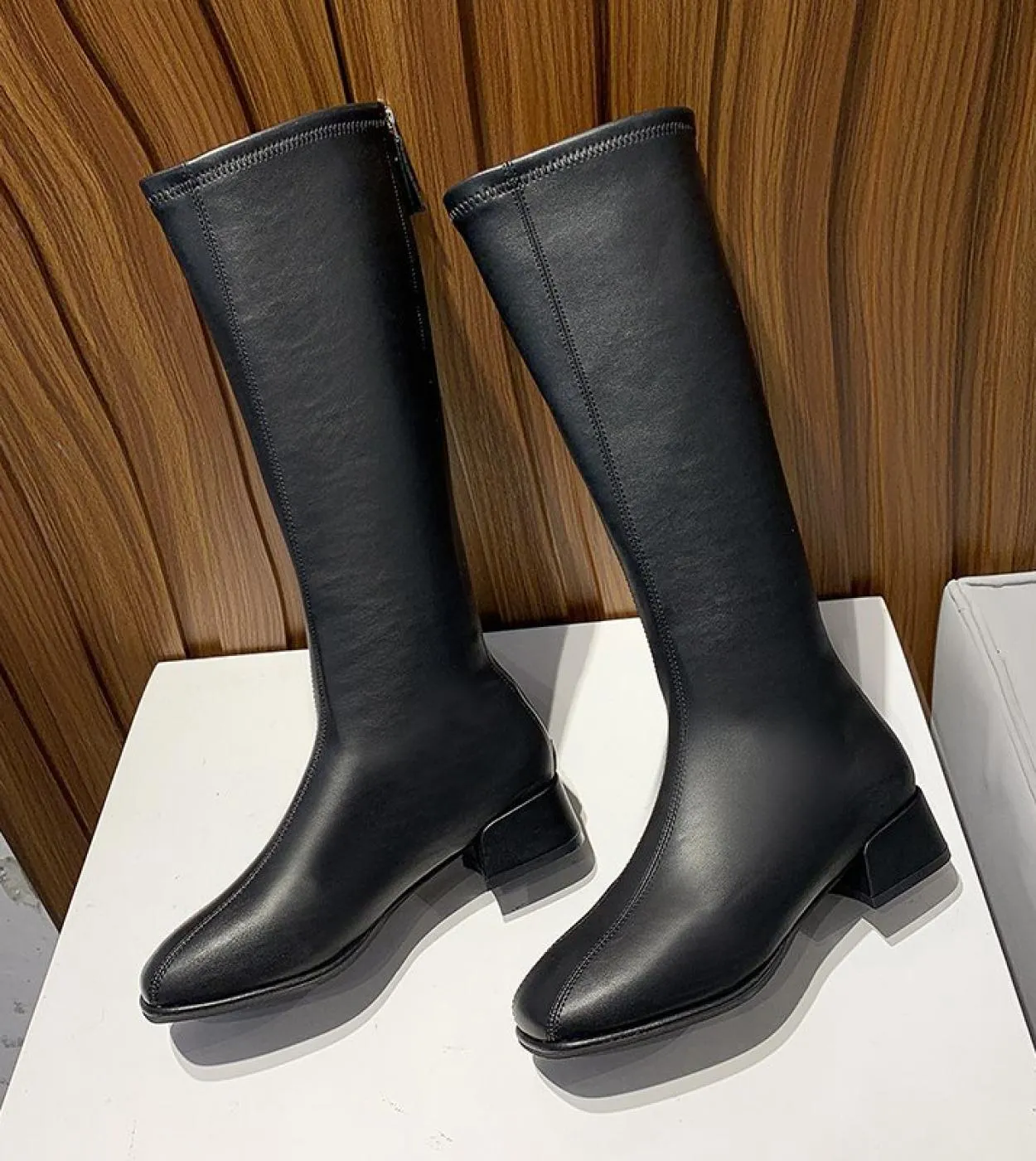 2022 Donne Alti Al Ginocchio 4 cm Tacchi Alti Stivali In Pelle Fetish Cavaliere Moda Stivali Stivaletti Lady Tacchi Bassi Bianco