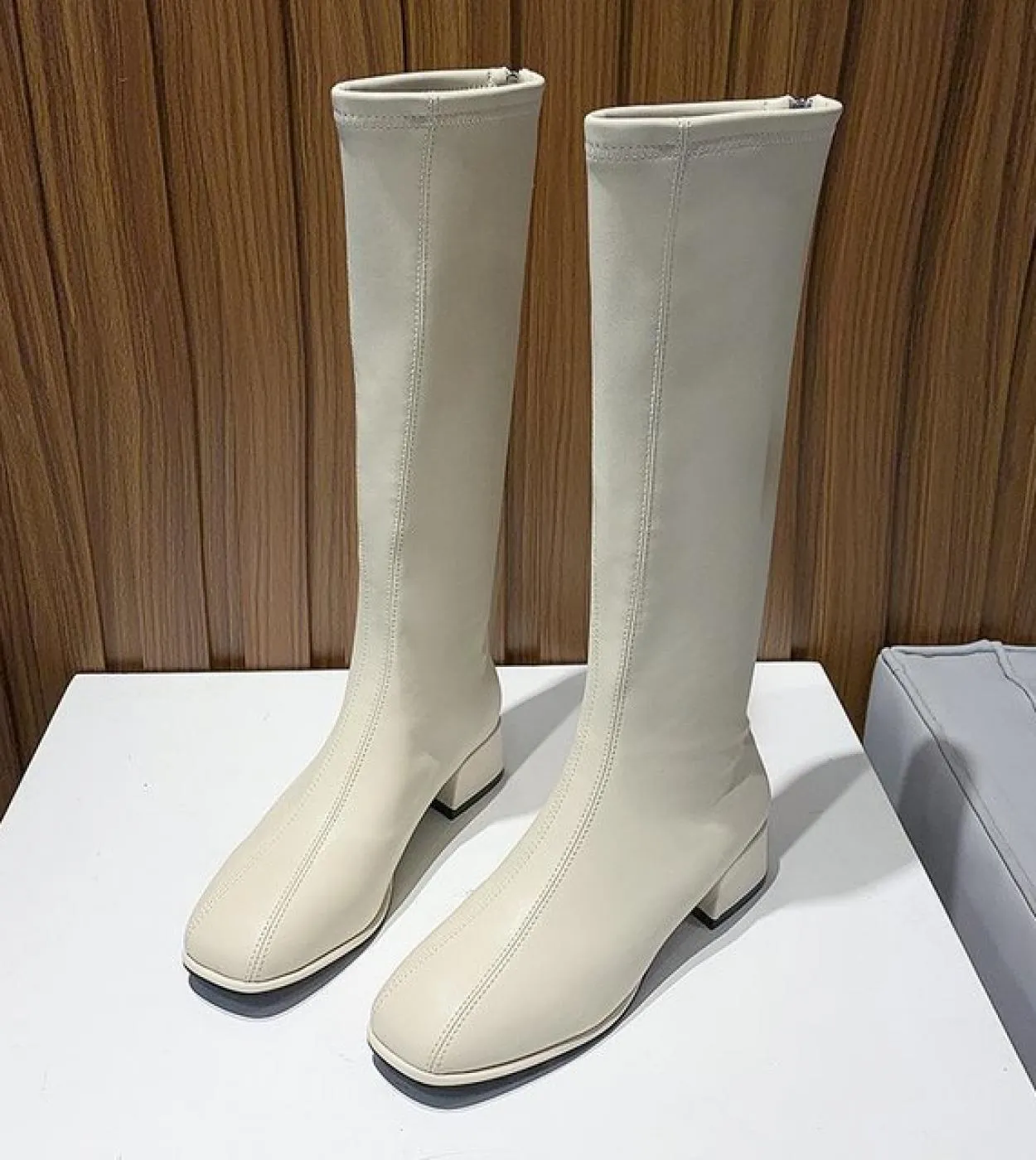 2022 Donne Alti Al Ginocchio 4 cm Tacchi Alti Stivali In Pelle Fetish Cavaliere Moda Stivali Stivaletti Lady Tacchi Bassi Bianco