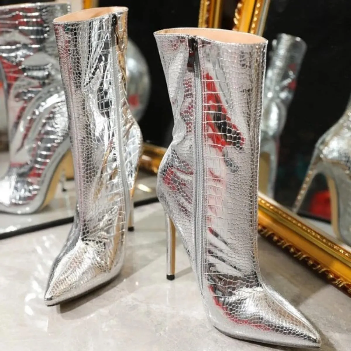 2023 Nuovi stivali da donna in metallo con cerniera laterale Design stivaletti a punta media stivali tacco alto sottili scarpe d