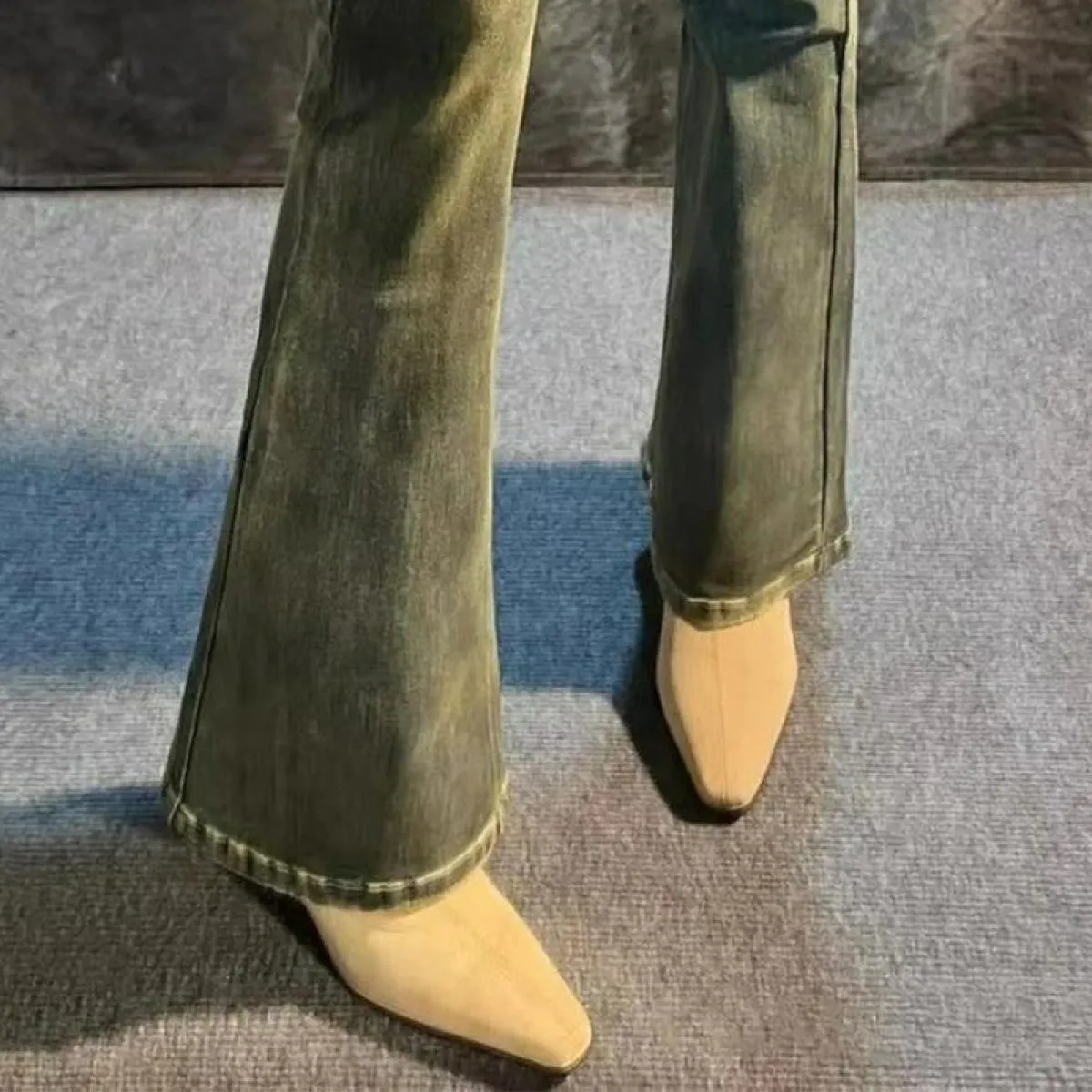 2023 Stivali Chelsea in pelle scamosciata Goth Donna Scarpe con tacco alto Caviglia robusta Inverno Nuovo designer Stivali gladi