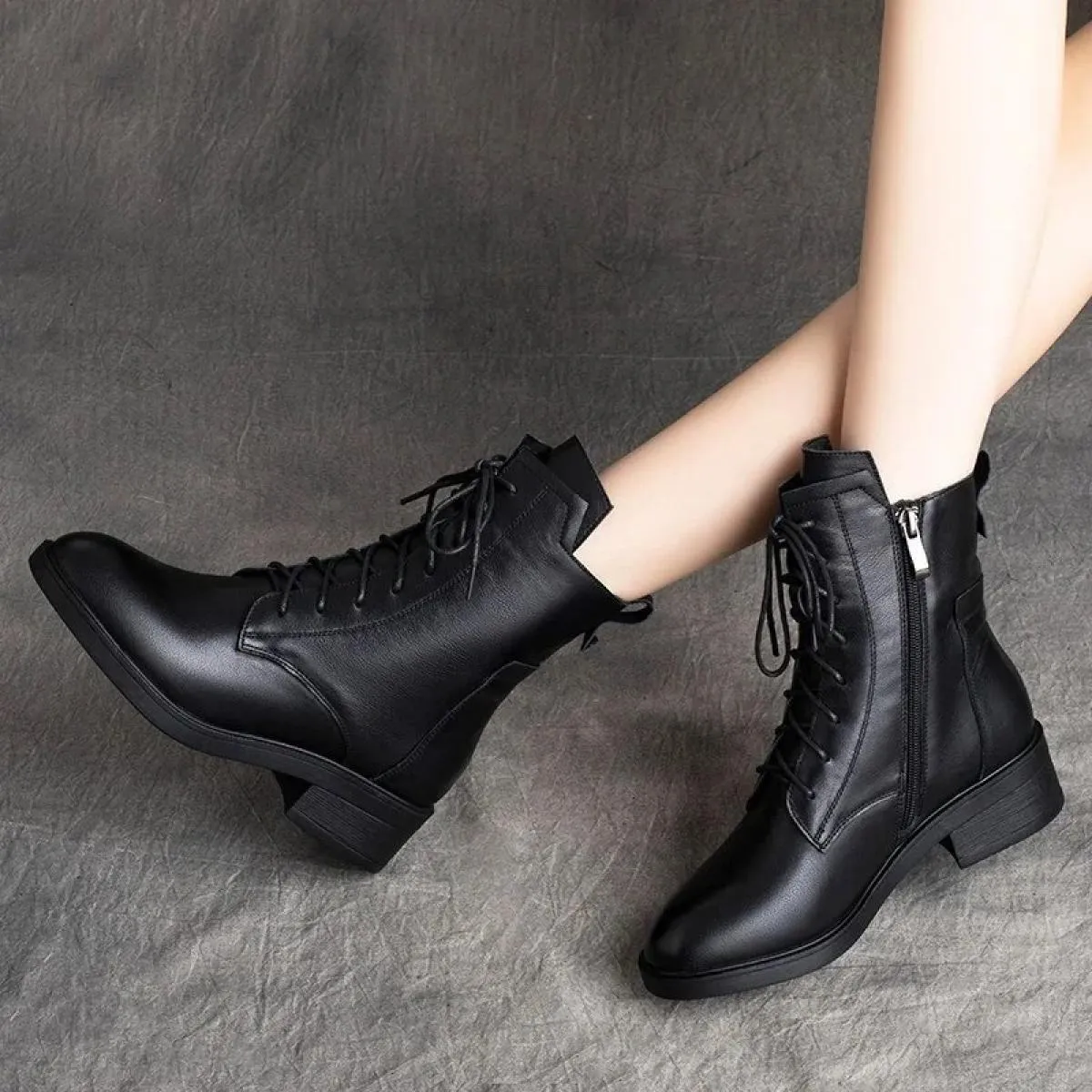 2024 Scarpe da donna nuove invernali Retro Classic Tinta unita Moda Oxford Lace Up Platform Pu Gladiatore Mid Cap Stivali Botas