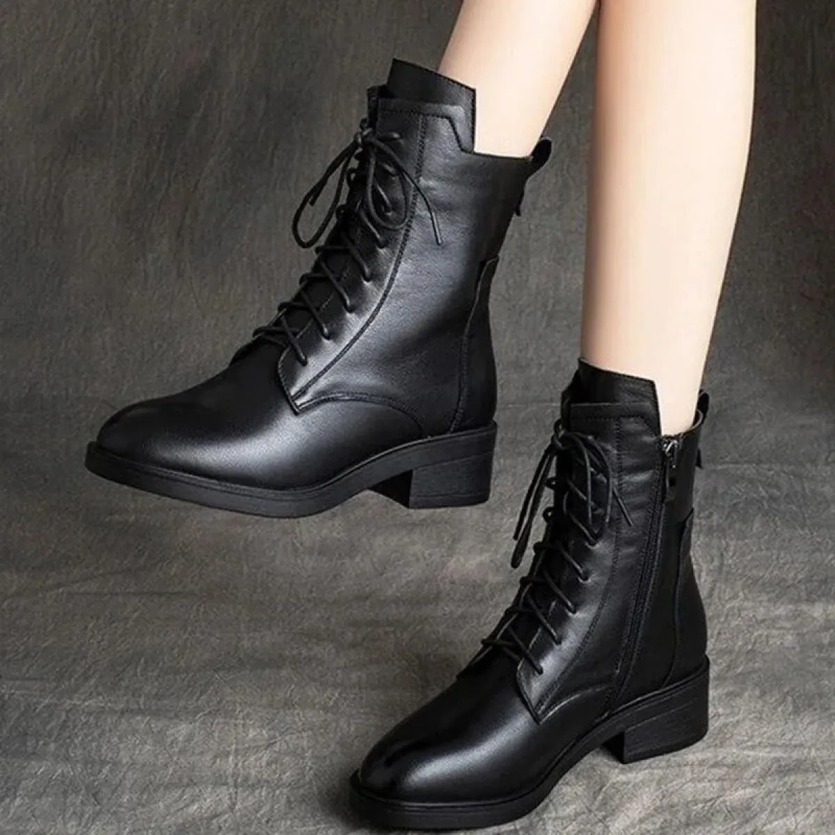 2024 Scarpe da donna nuove invernali Retro Classic Tinta unita Moda Oxford Lace Up Platform Pu Gladiatore Mid Cap Stivali Botas