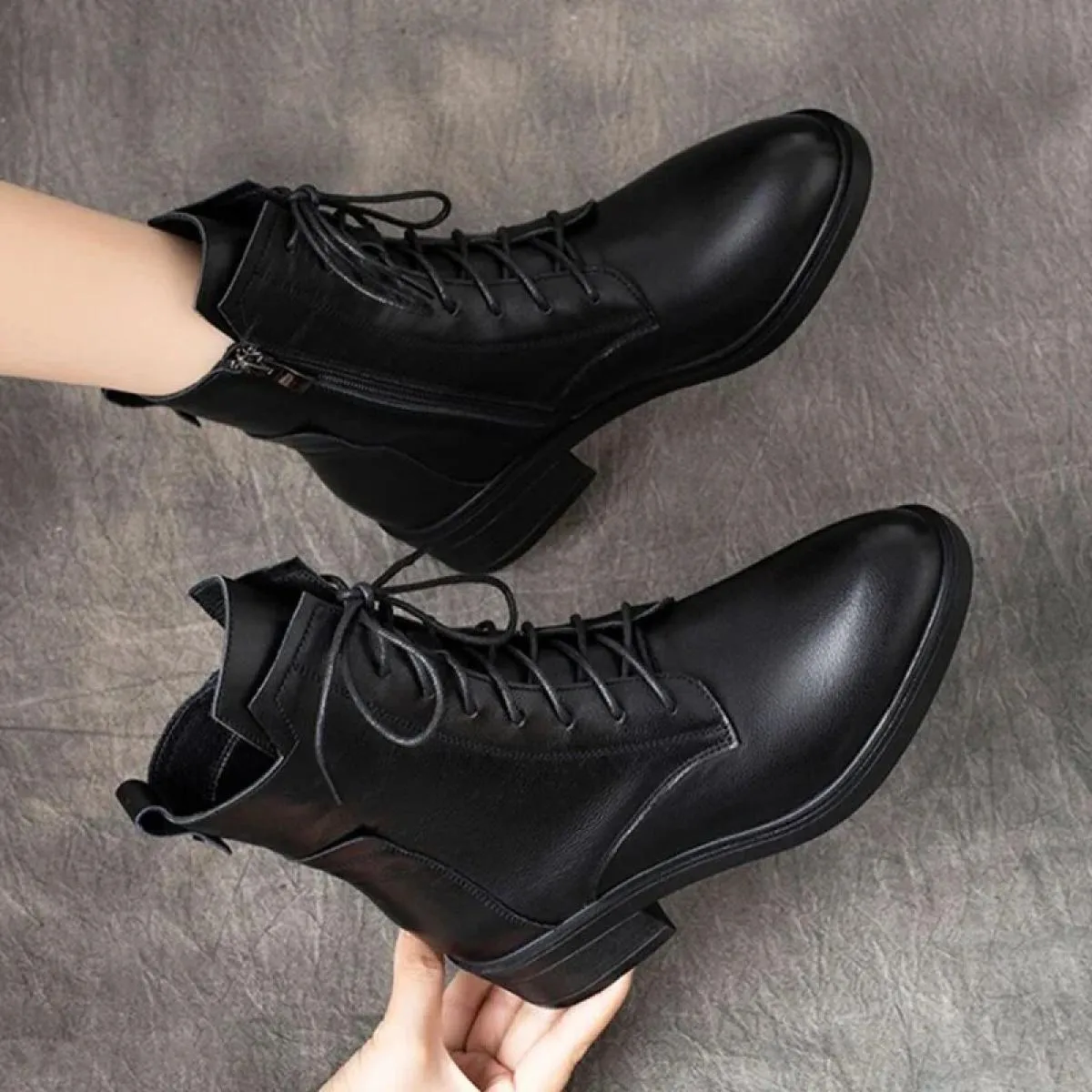 2024 Scarpe da donna nuove invernali Retro Classic Tinta unita Moda Oxford Lace Up Platform Pu Gladiatore Mid Cap Stivali Botas