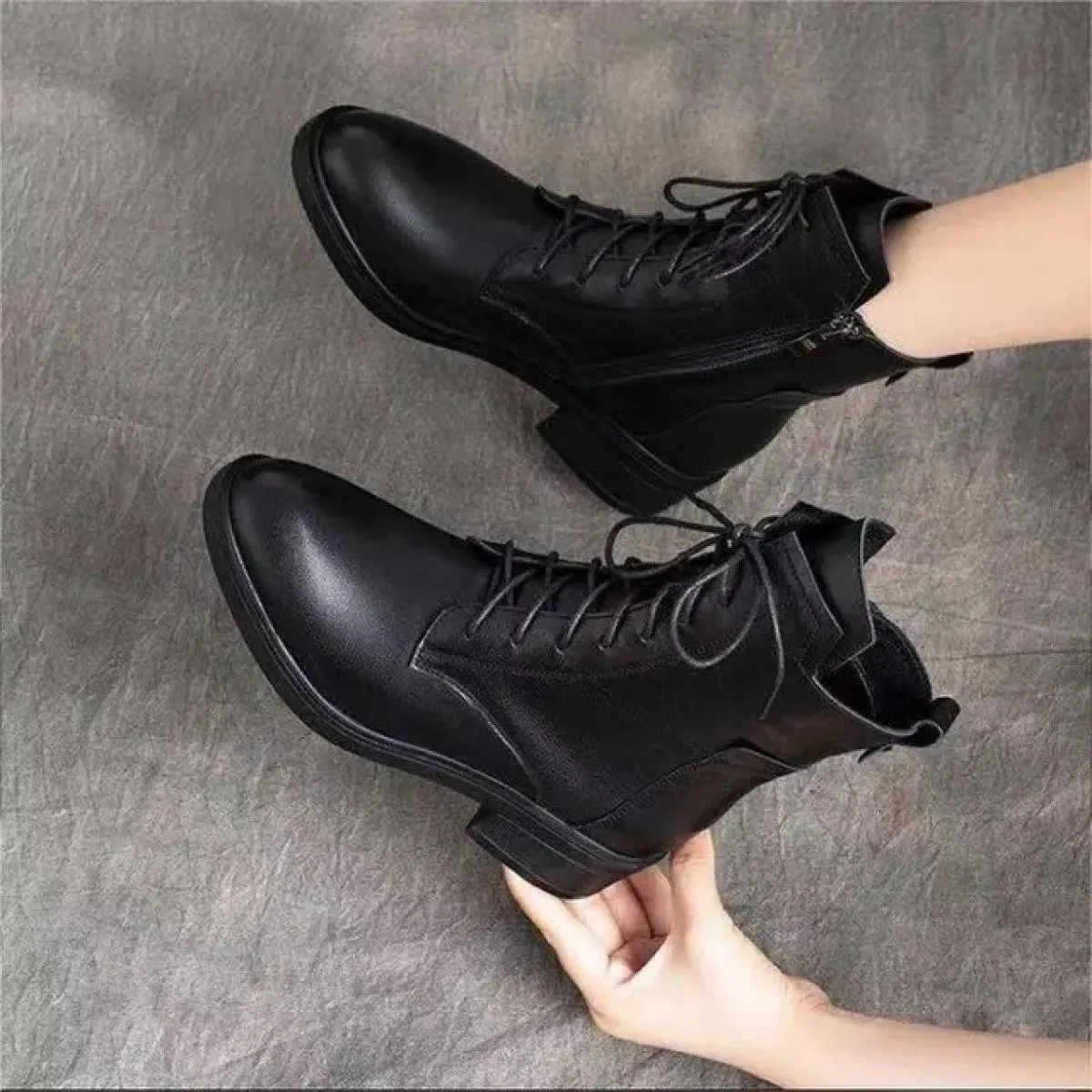2024 Scarpe da donna nuove invernali Retro Classic Tinta unita Moda Oxford Lace Up Platform Pu Gladiatore Mid Cap Stivali Botas