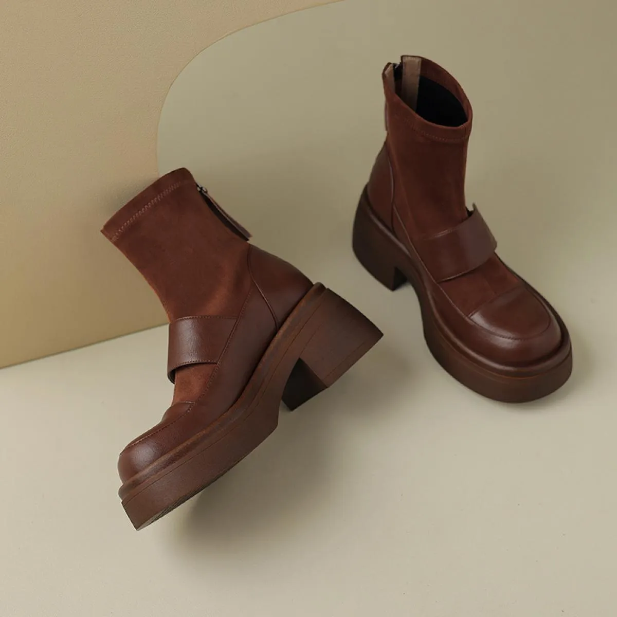 2024 Stivaletti da donna Tacchi alti spessi Scarpe con plateau in vera pelle Donna Office Lady Punta rotonda Autunno Inverno Tag