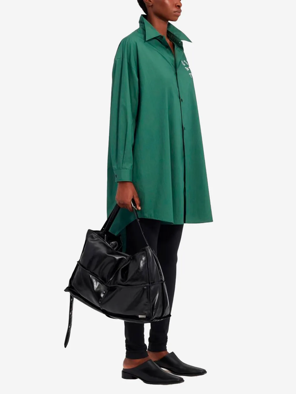 Abito camicia verde con logo numerico