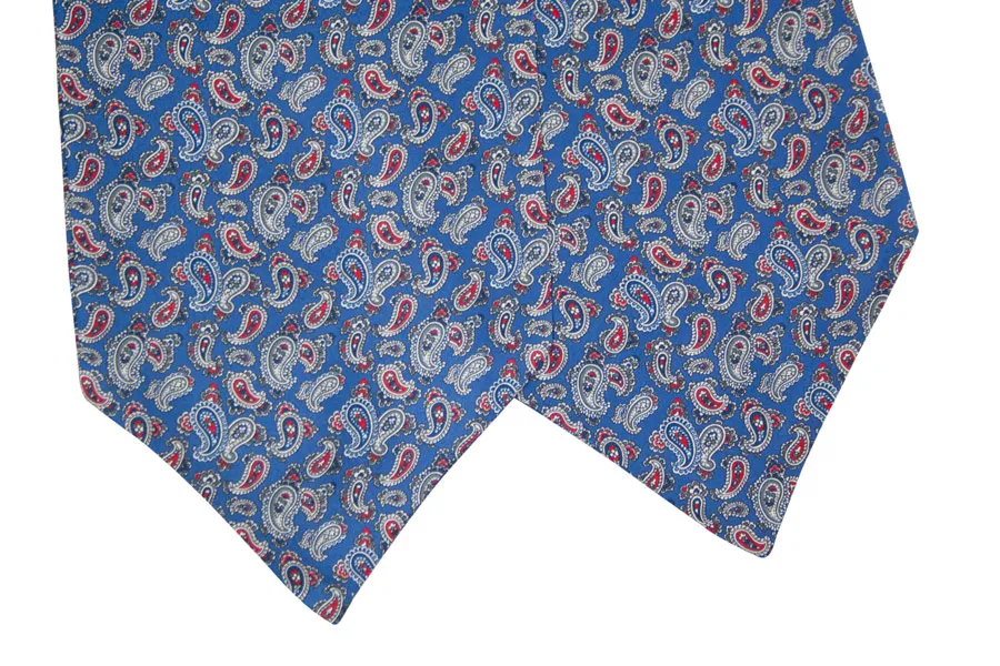 Ascot in seta con disegno paisley blu