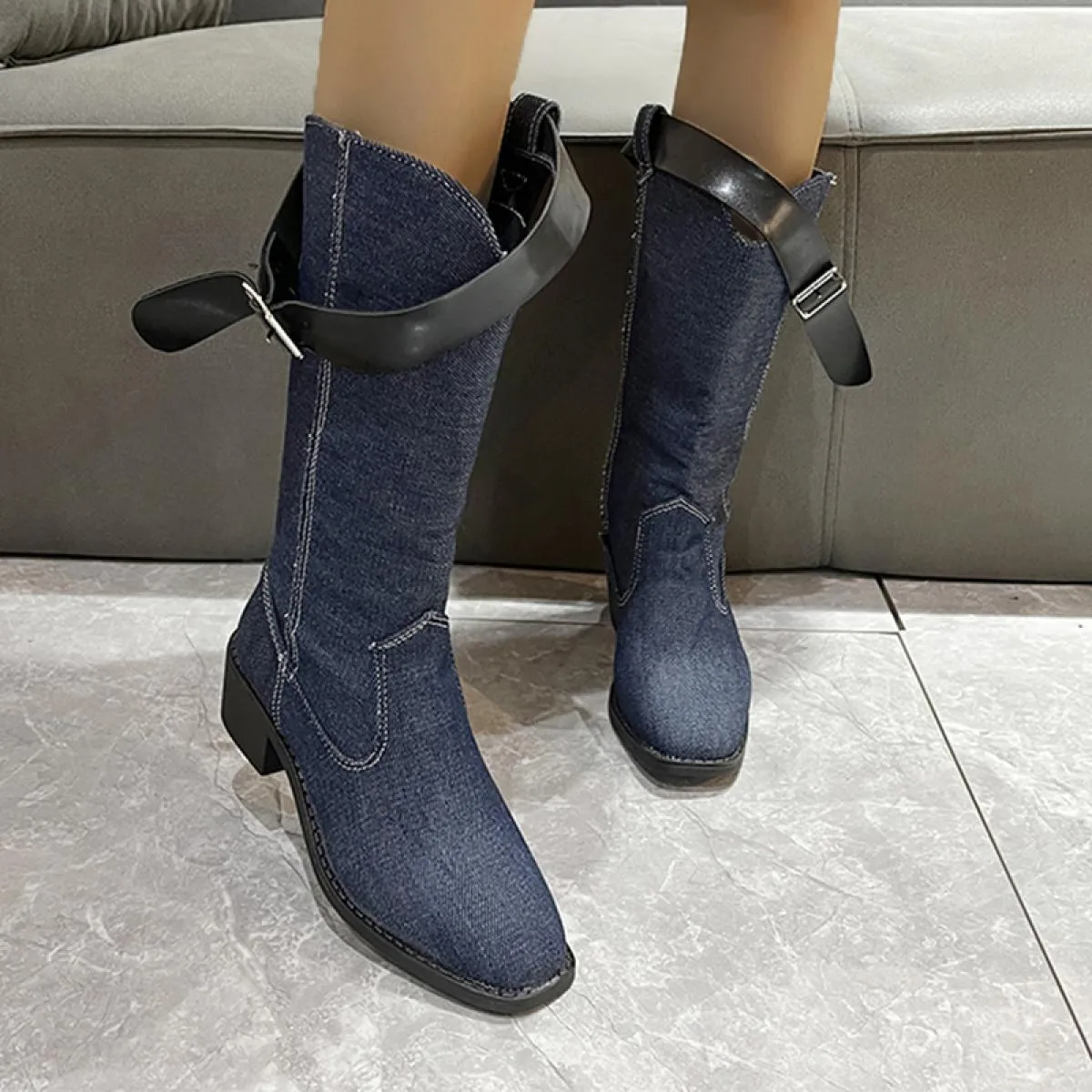 Donne Inverno Nuovo Tacco Medio Scarpe Da Cowboy Chunky Metà Polpaccio Chelsea Stivali Designer 2023 Punta Quadrata Stivali Pomp