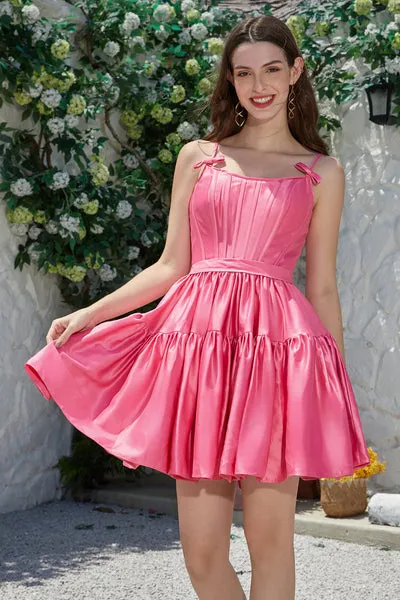 Elegante abito da ritorno a casa corto fucsia con spalline sottili a trapezio con fiocco