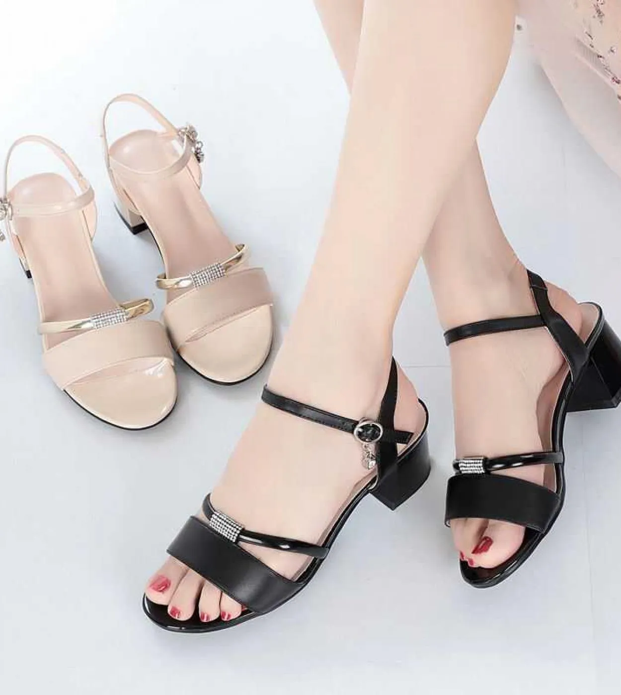 Elegante scarpa casual donna tacco medio estate 2022 nuova donna sandali con zeppa da donna donna tacco grosso moda in metallo