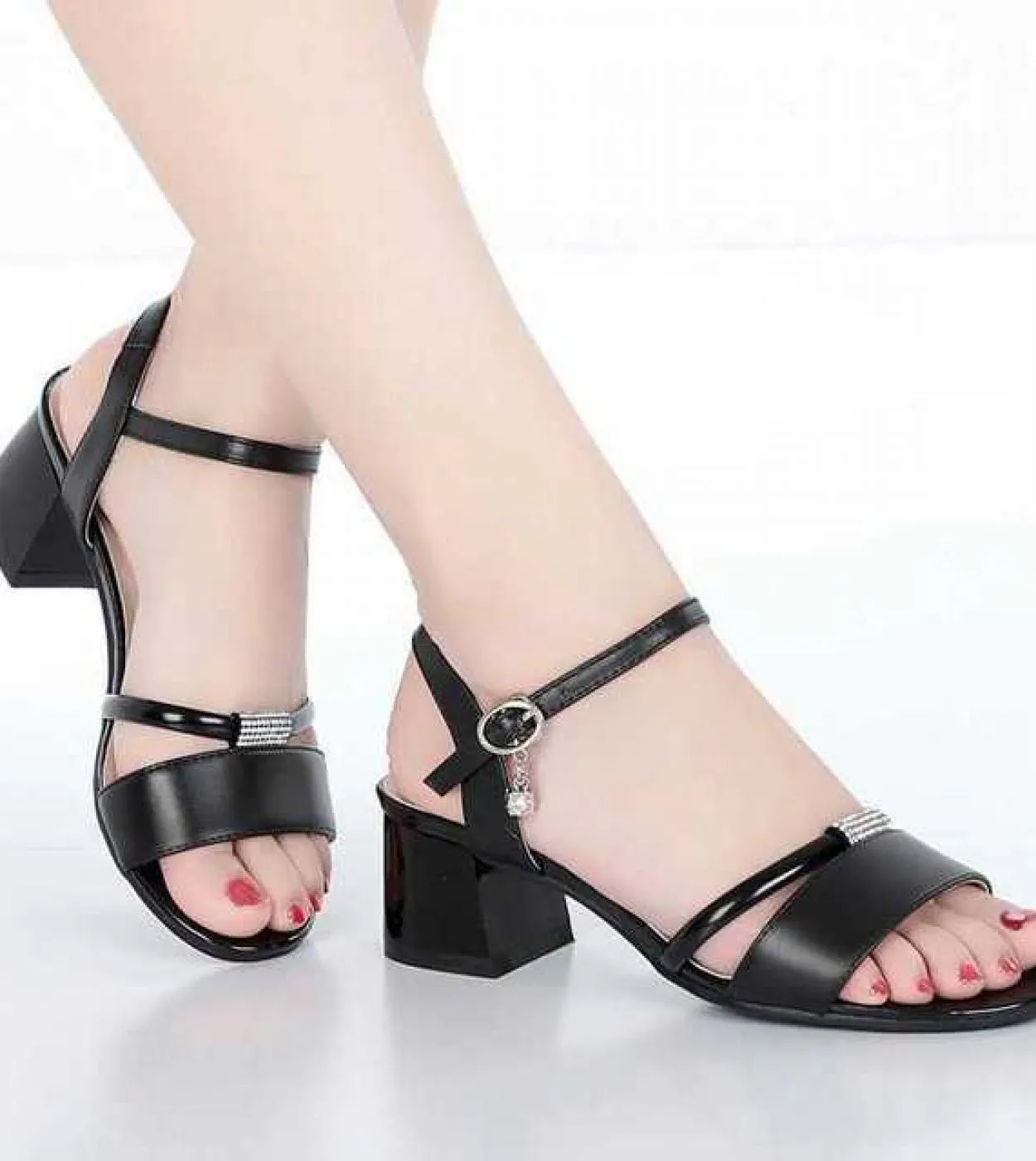 Elegante scarpa casual donna tacco medio estate 2022 nuova donna sandali con zeppa da donna donna tacco grosso moda in metallo
