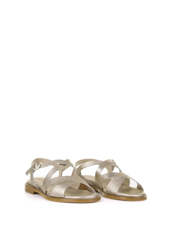 Flat sandal in laminated leather