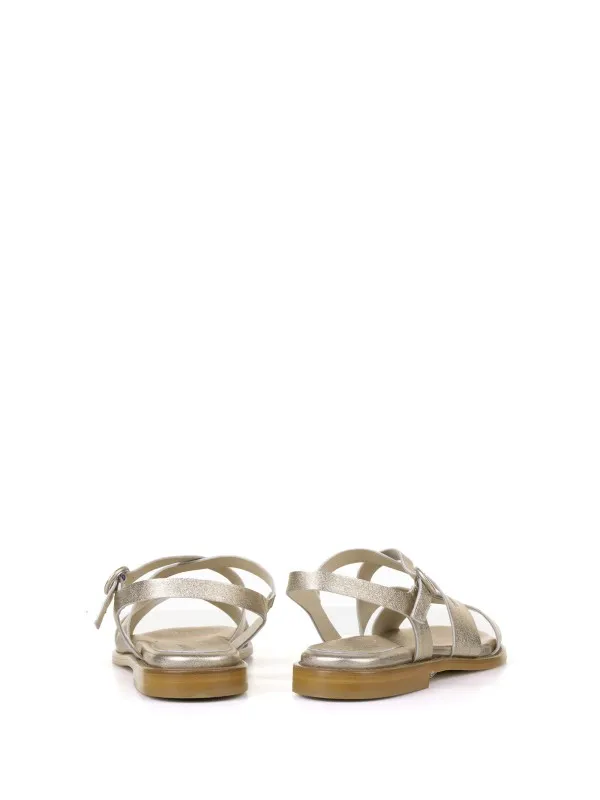 Flat sandal in laminated leather