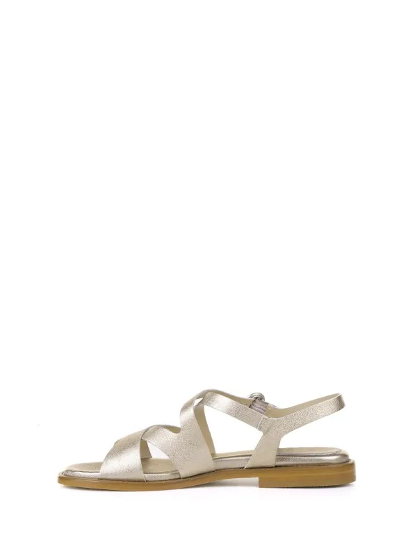 Flat sandal in laminated leather