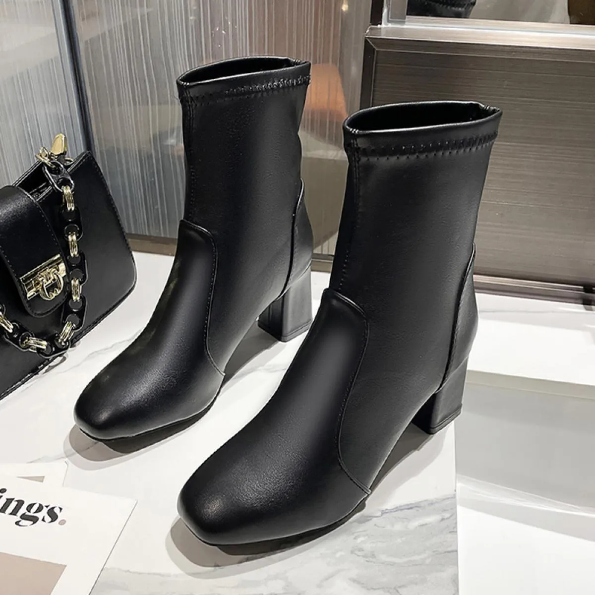 Inverno Donna Tacchi medi Chelsea Stivali Chunky Scarpe alla caviglia 2023 Nuova tendenza Vestito da moda Punta quadrata Décolle