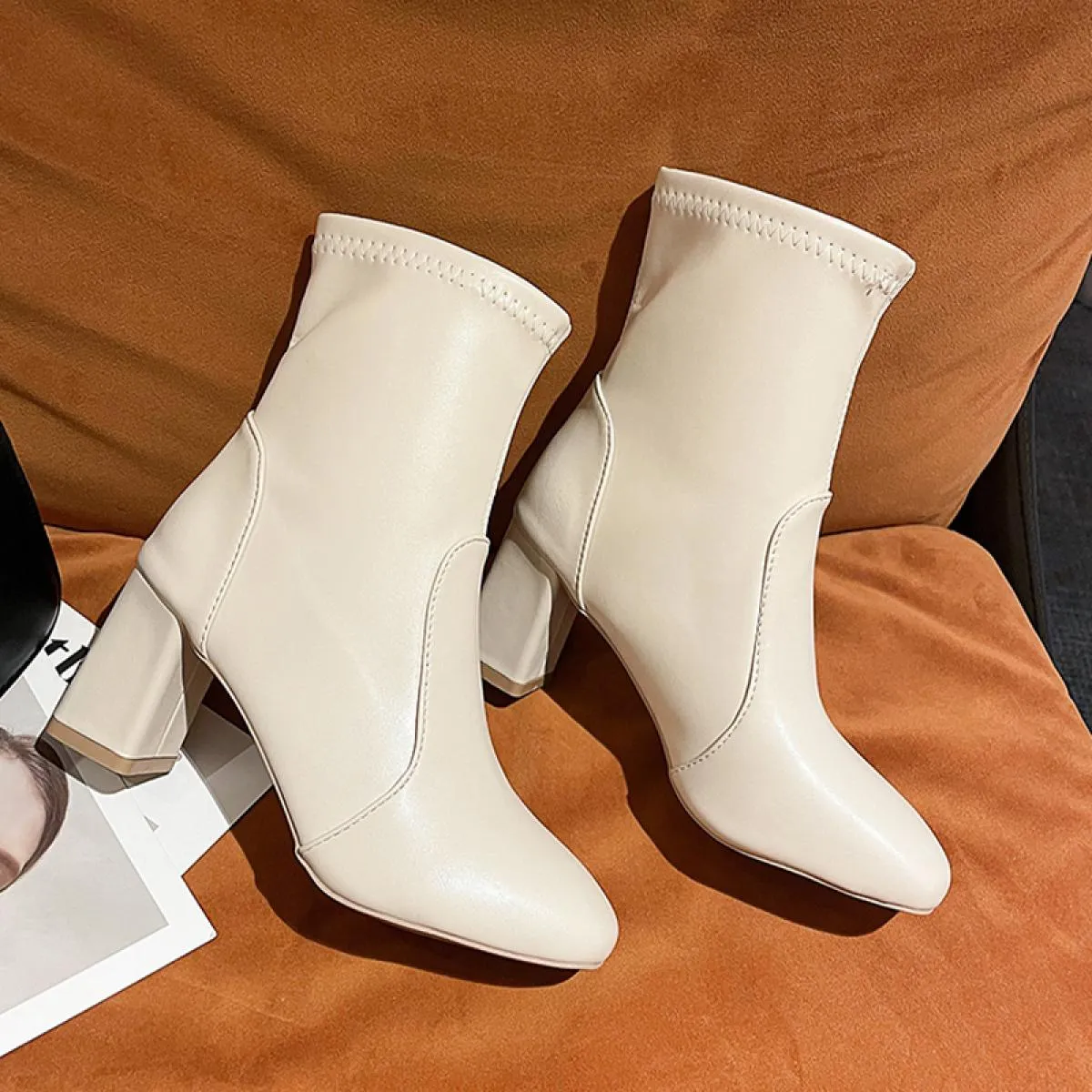 Inverno Donna Tacchi medi Chelsea Stivali Chunky Scarpe alla caviglia 2023 Nuova tendenza Vestito da moda Punta quadrata Décolle
