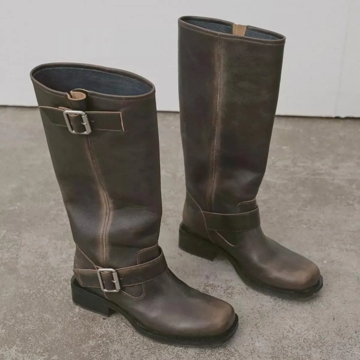 Inverno Nuove Donne Chunky Stivali Alti Al Ginocchio Chelsea Tacco Medio Scarpe Retro Designer 2023 Punta Quadrata Pompe Gladiat