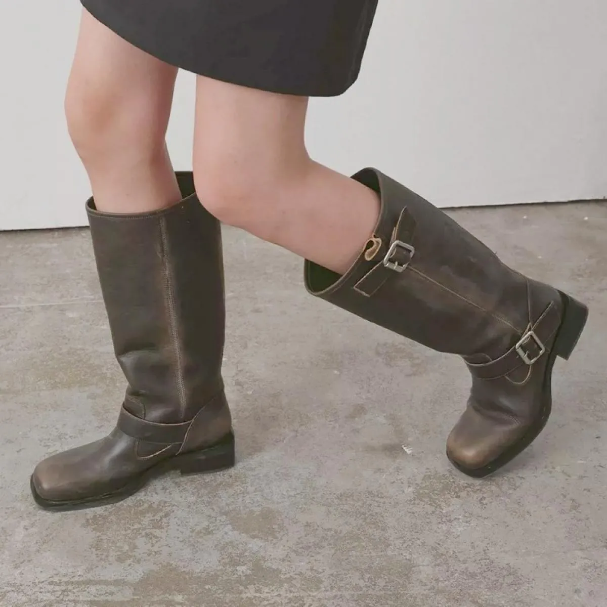 Inverno Nuove Donne Chunky Stivali Alti Al Ginocchio Chelsea Tacco Medio Scarpe Retro Designer 2023 Punta Quadrata Pompe Gladiat