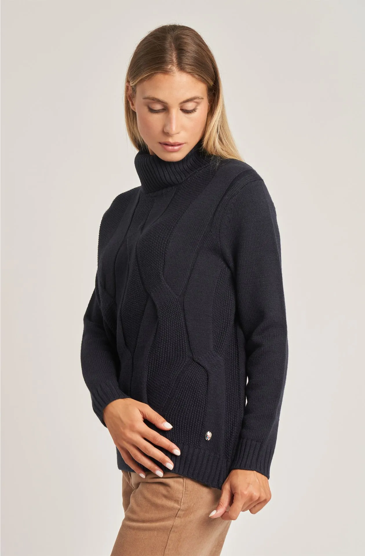     Maglia da donna in misto lana collo alto