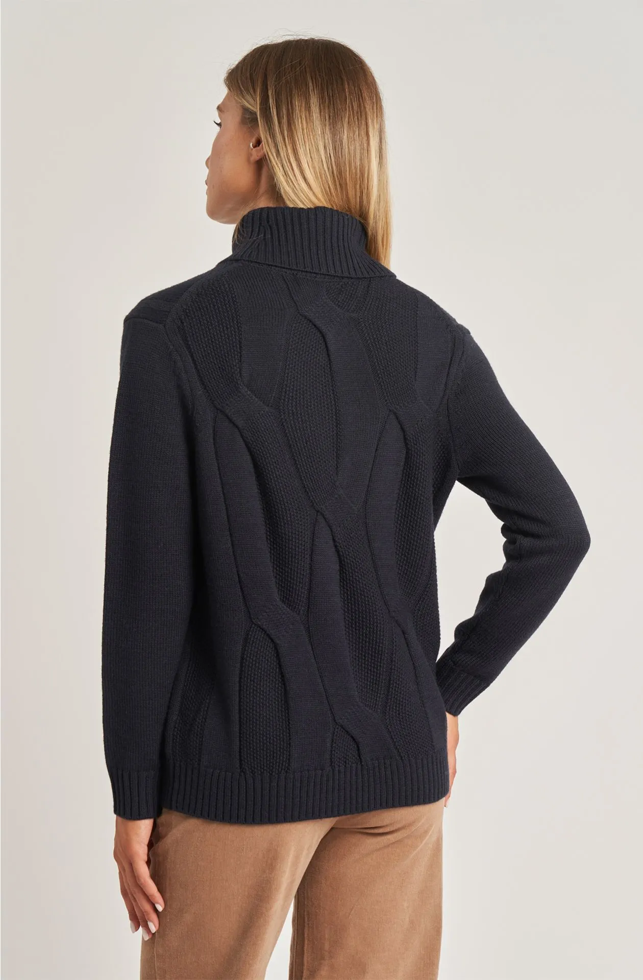     Maglia da donna in misto lana collo alto