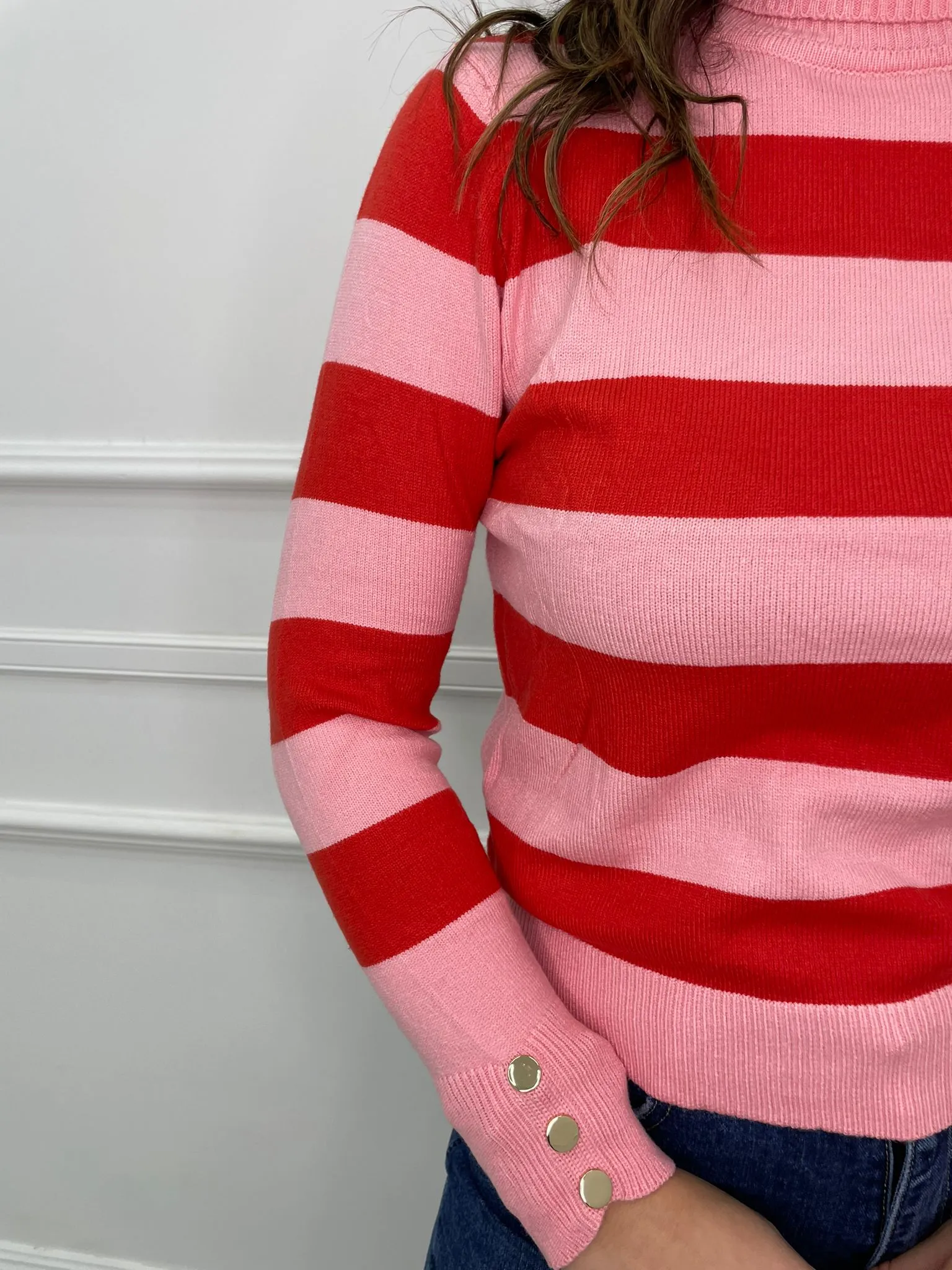 Maglione collo alto a righe colorate