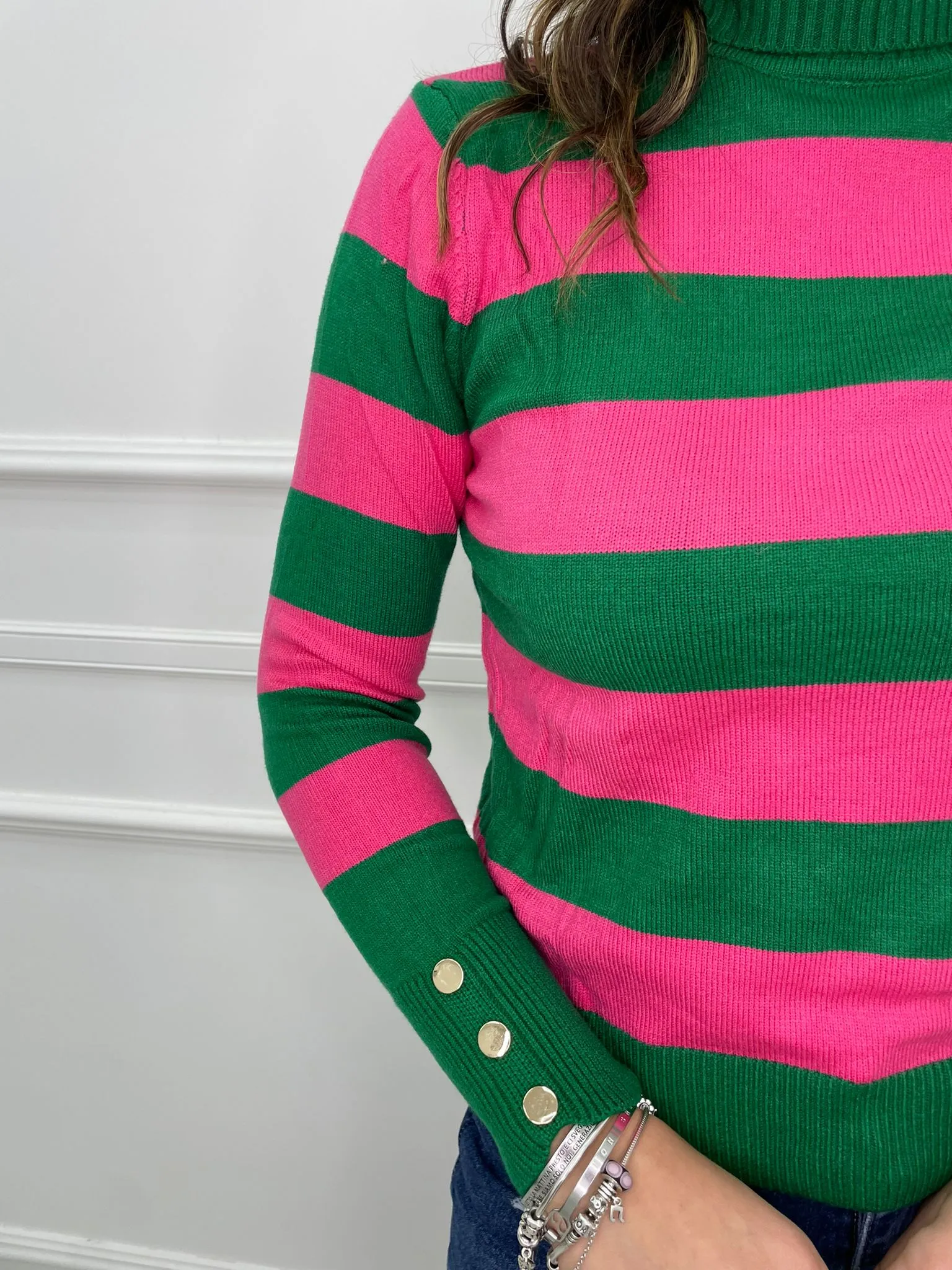 Maglione collo alto a righe colorate