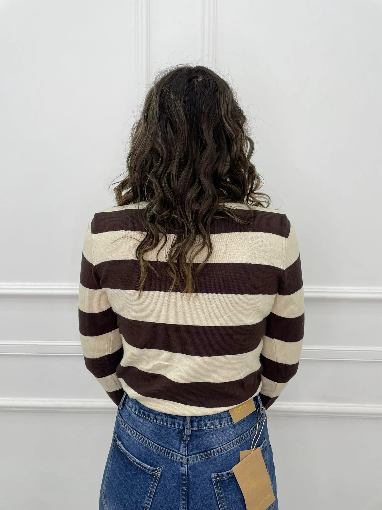 Maglione collo alto a righe colorate