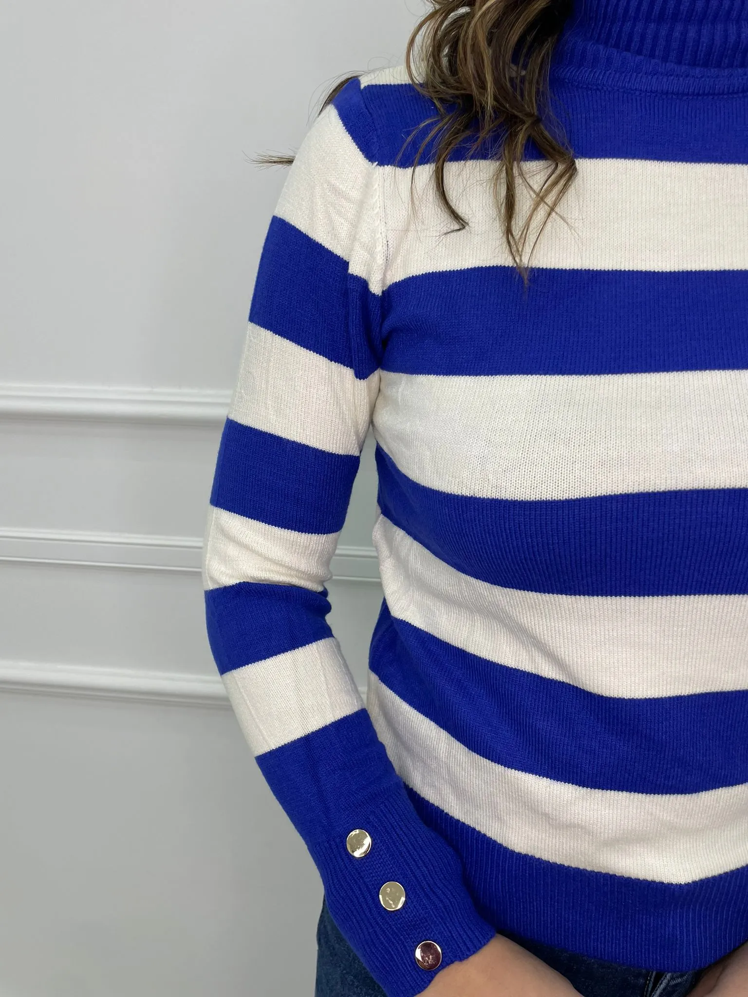 Maglione collo alto a righe colorate