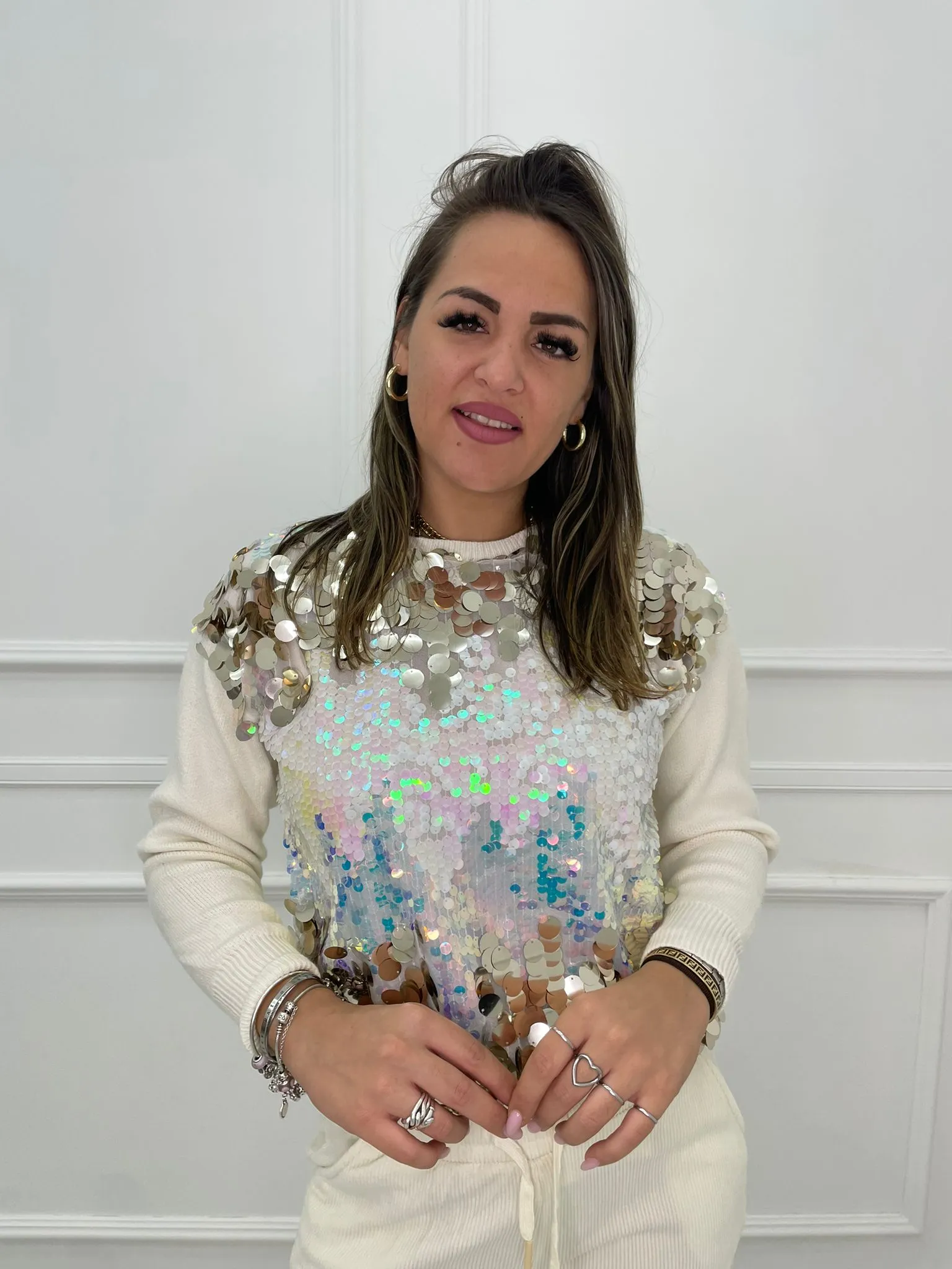 Maglione con paillettes colorate