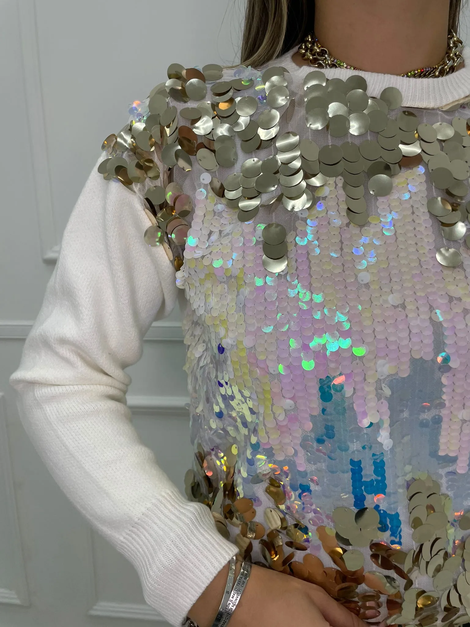Maglione con paillettes colorate