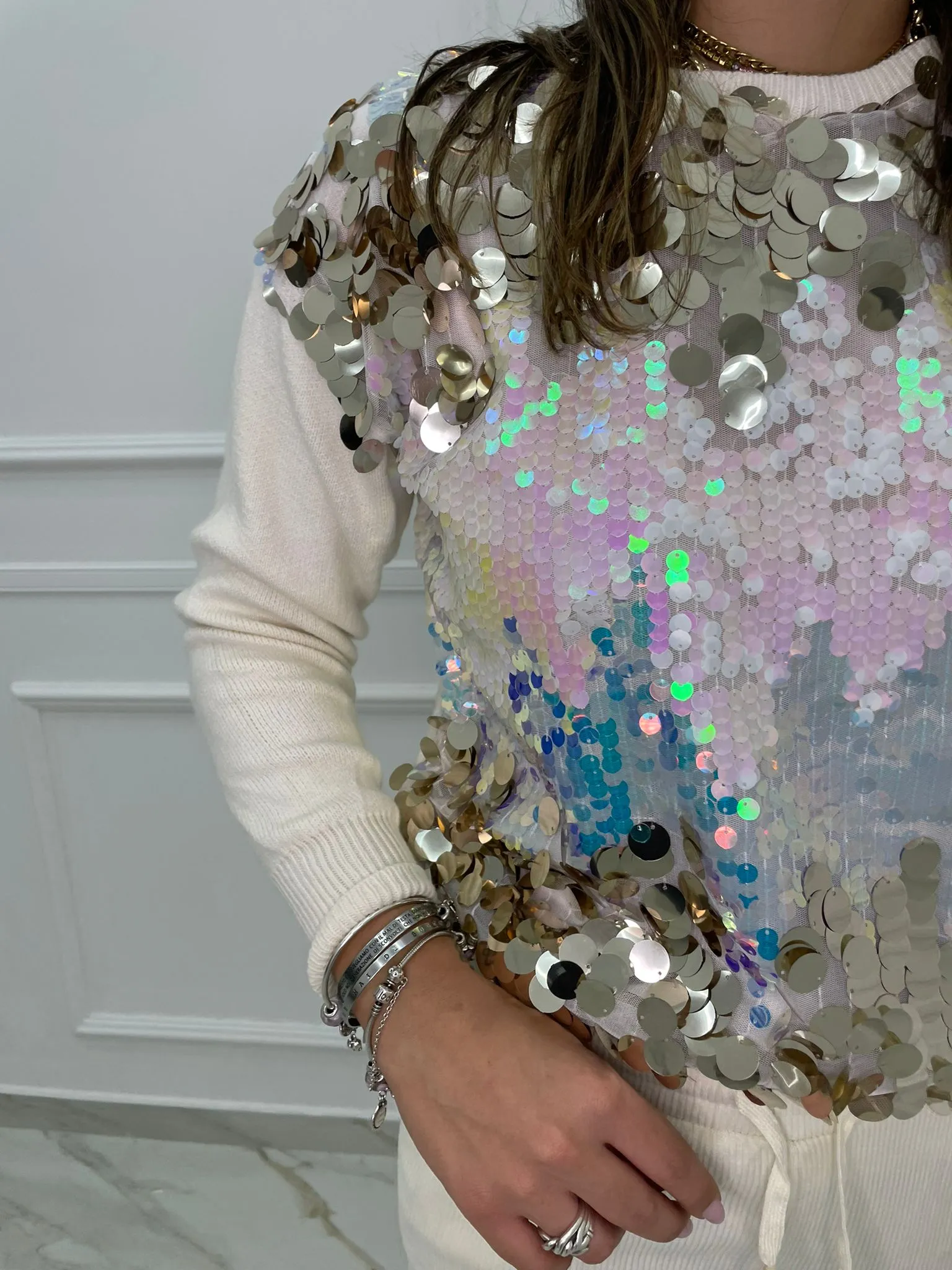 Maglione con paillettes colorate
