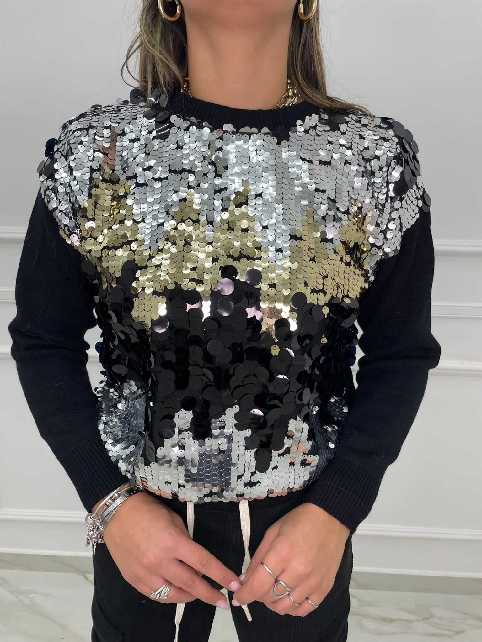Maglione con paillettes colorate
