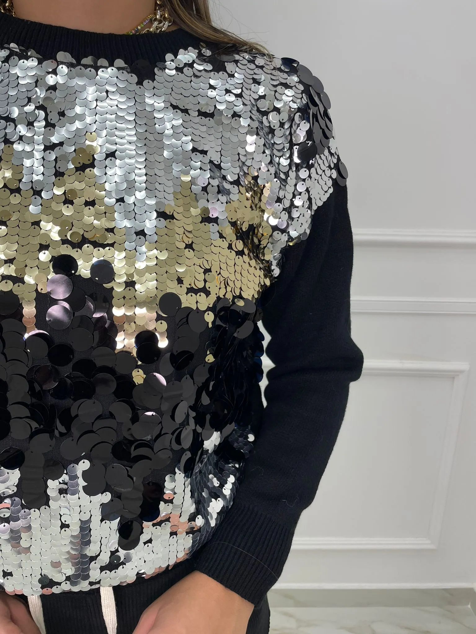 Maglione con paillettes colorate