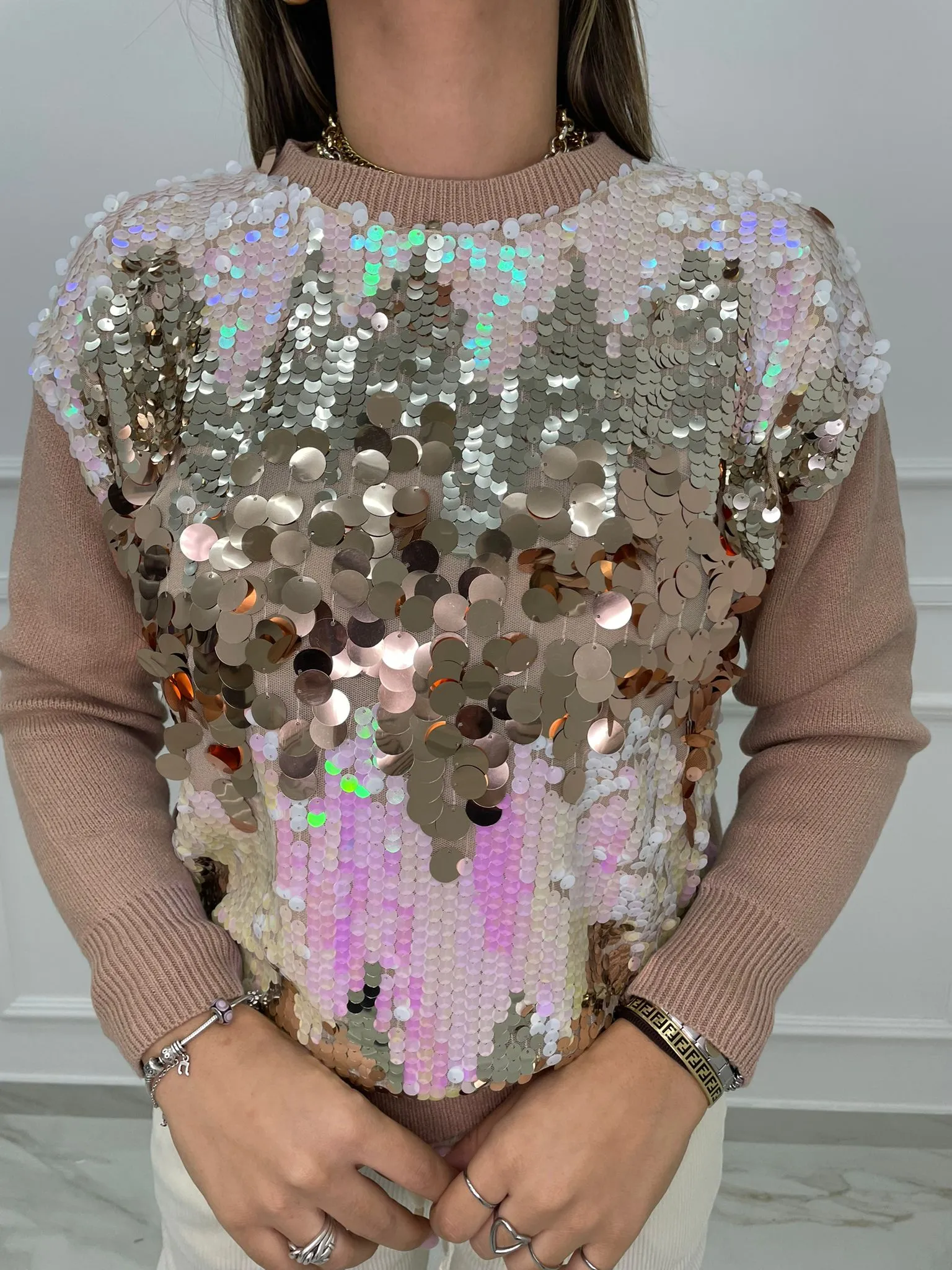 Maglione con paillettes colorate