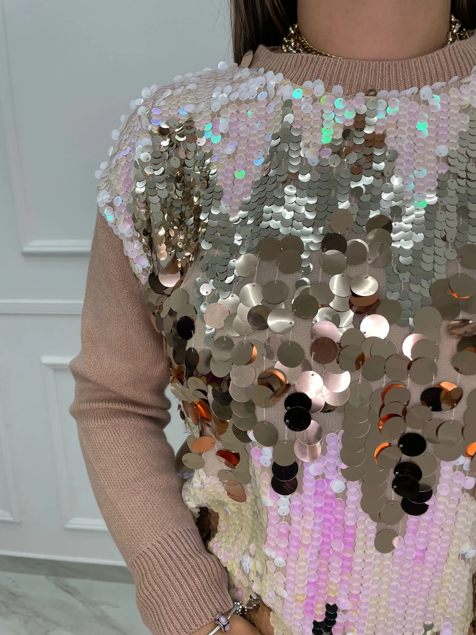 Maglione con paillettes colorate