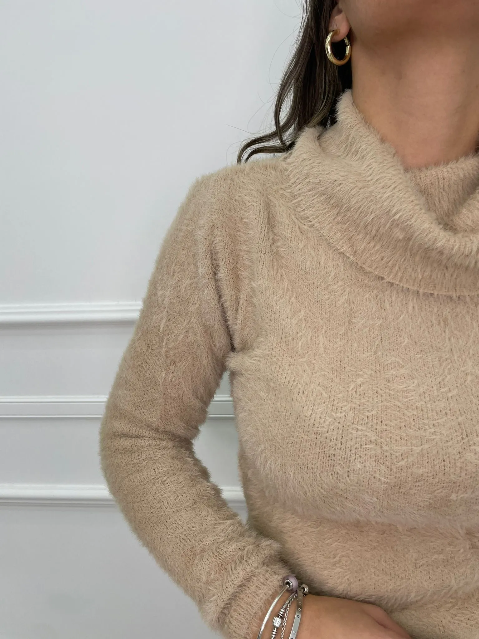 Maglione in pelo con collo morbido