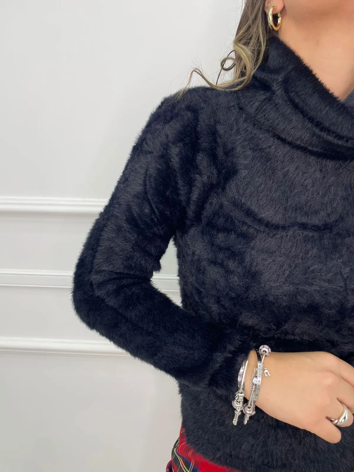 Maglione in pelo con collo morbido