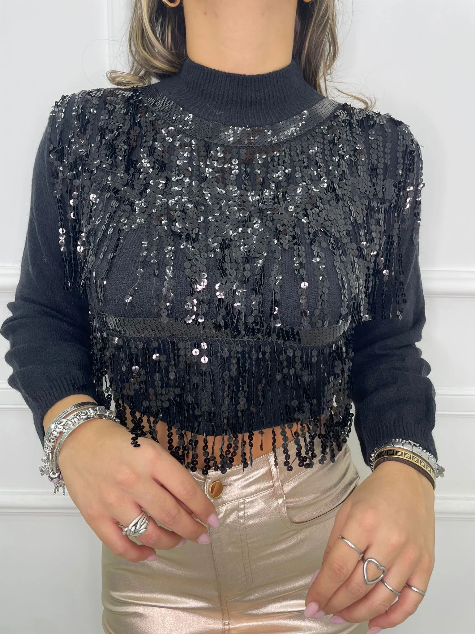 Maglione mezzo collo con cascata di paillettes