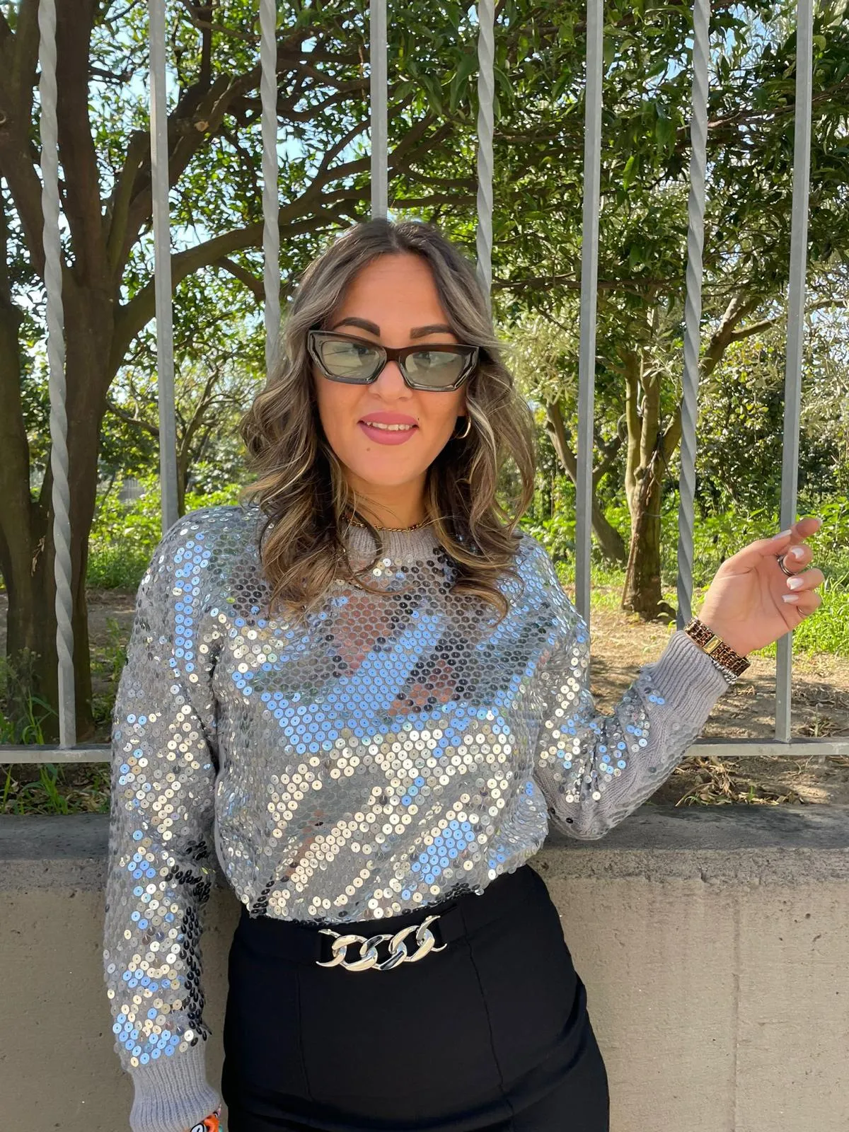 Maglione tinta unita con paillettes