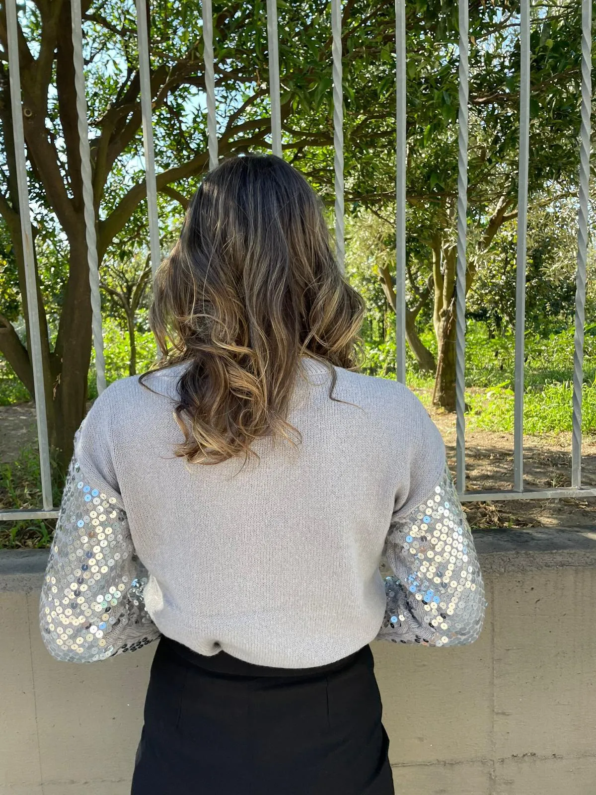 Maglione tinta unita con paillettes