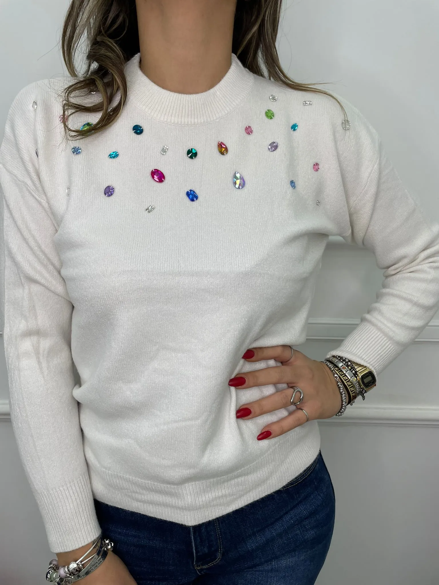 Maglione tinta unita con pietre colorate