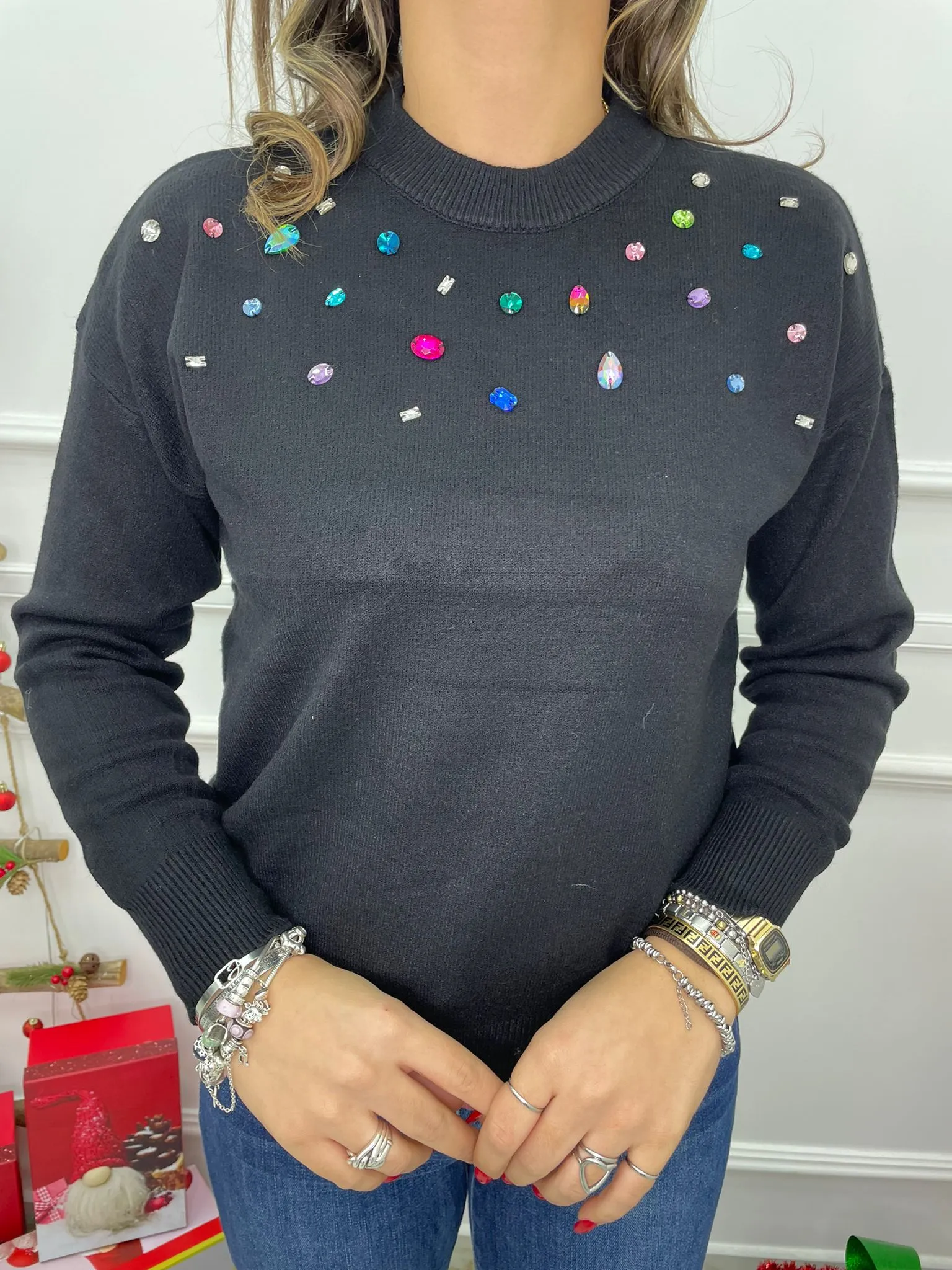 Maglione tinta unita con pietre colorate