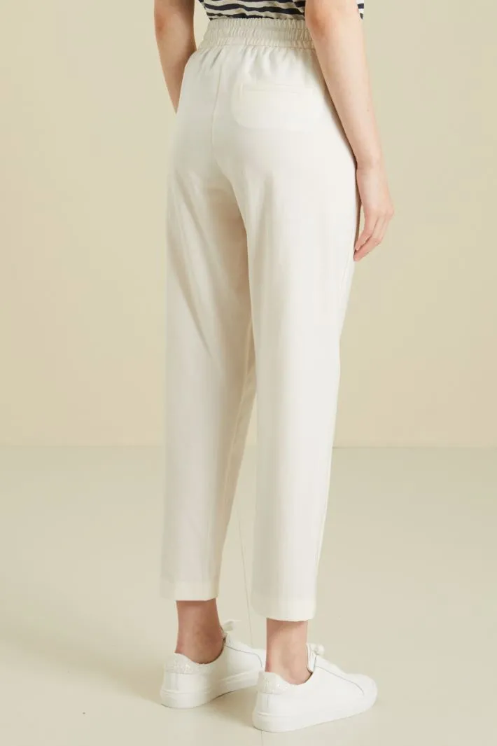 Pantaloni jogger con piping