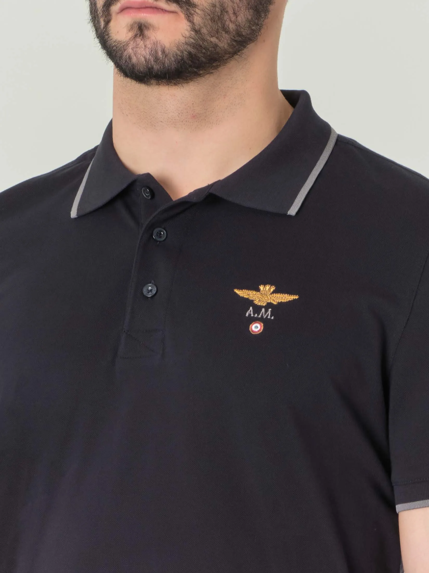 Polo blu in piqué di puro cotone con bordino grigio e logo ricamato al petto