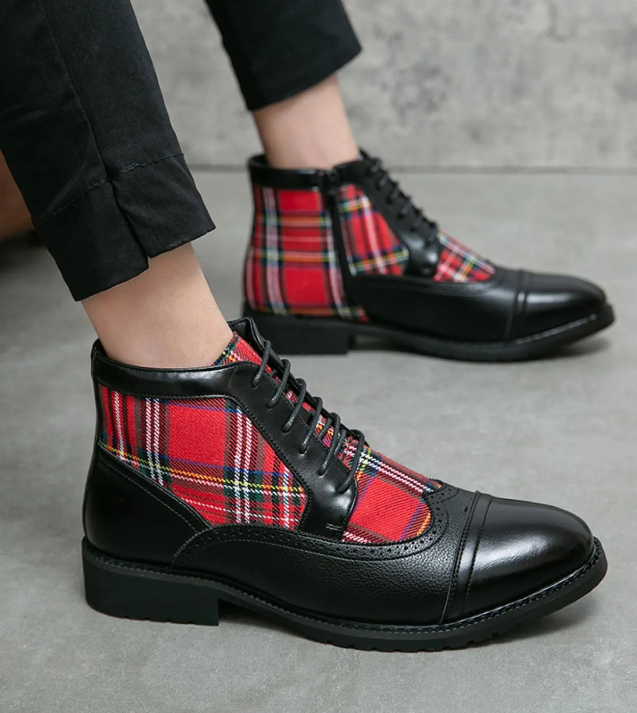 Primavera Nuovi uomini di alta qualità Classic Chelsea Boots Personalità Stripe Punta tonda Tacco basso Moda Casual Street Daily