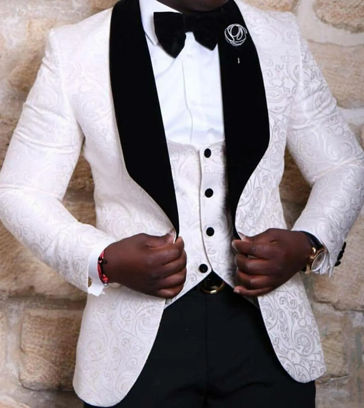 Raso Jacquard Velluto Nero Scialle Risvolto Slim Fit Costume Moda Maschile Giacca Gilet Con Pantaloni Costume Homme