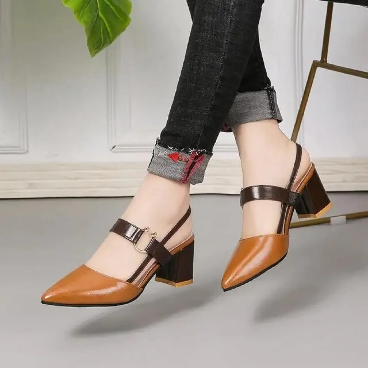 Sandali estivi da donna a punta grosso tacco alto scarpe casual cinturino con fibbia bianco