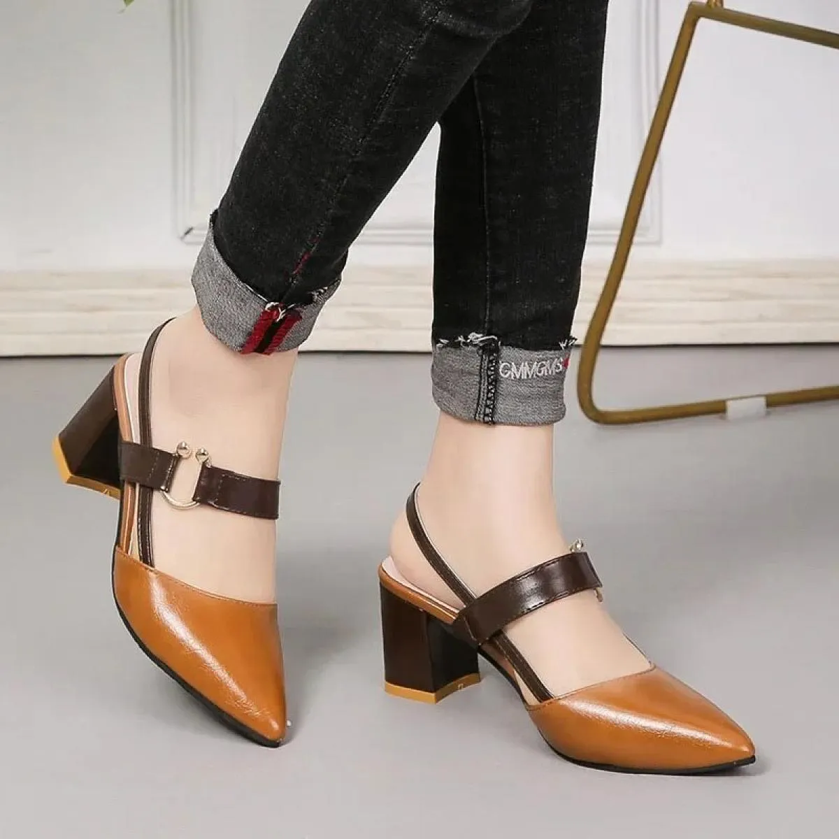 Sandali estivi da donna a punta grosso tacco alto scarpe casual cinturino con fibbia bianco