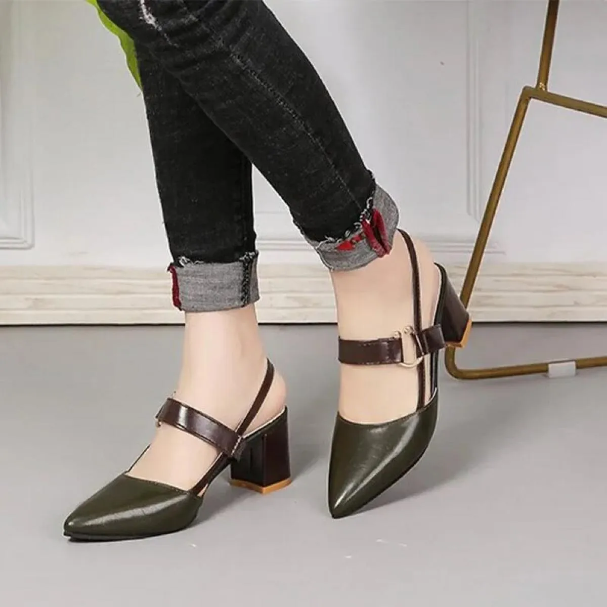 Sandali estivi da donna a punta grosso tacco alto scarpe casual cinturino con fibbia bianco