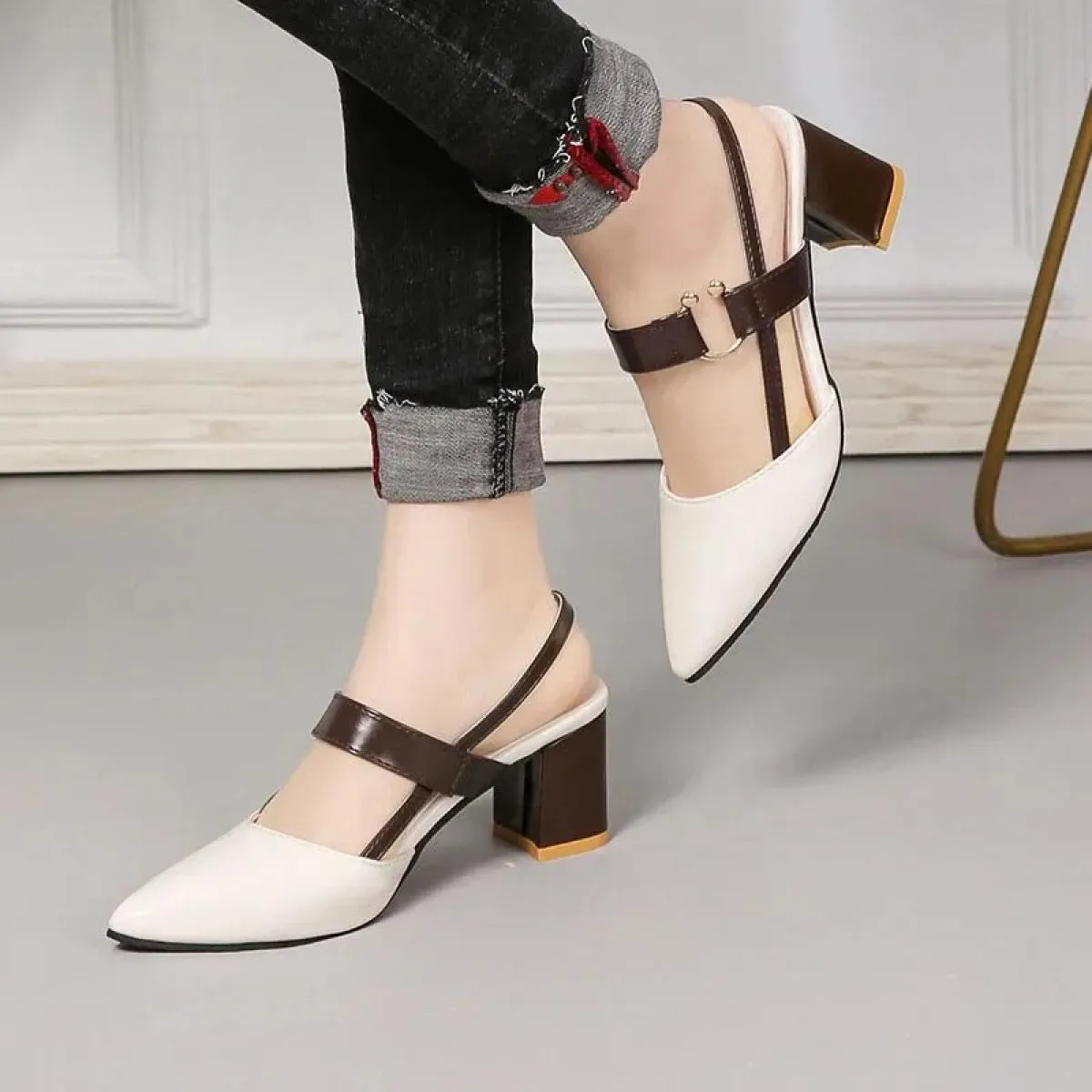 Sandali estivi da donna a punta grosso tacco alto scarpe casual cinturino con fibbia bianco